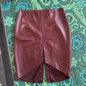 knee lenght leather skirt